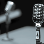 Especialistas de las clínicas de psicoterapia PSIPRE en grabación de programa de radio Vive FM